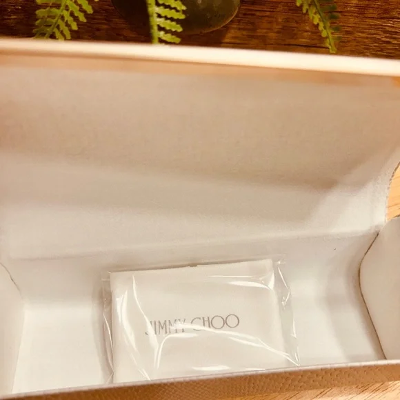 Jimmy Choo eyeglass holder - Picture 2 of 7